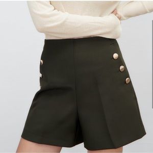 Zara High Waisted Green Shorts with Buttons ✨